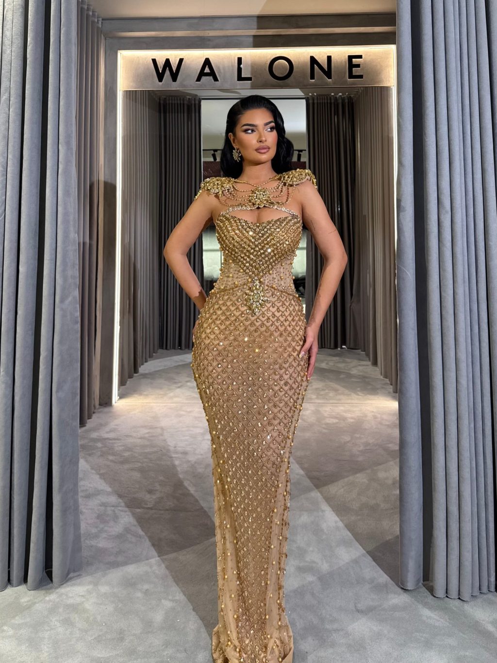 Long dress with golden crystal lattice and sculpted neckline